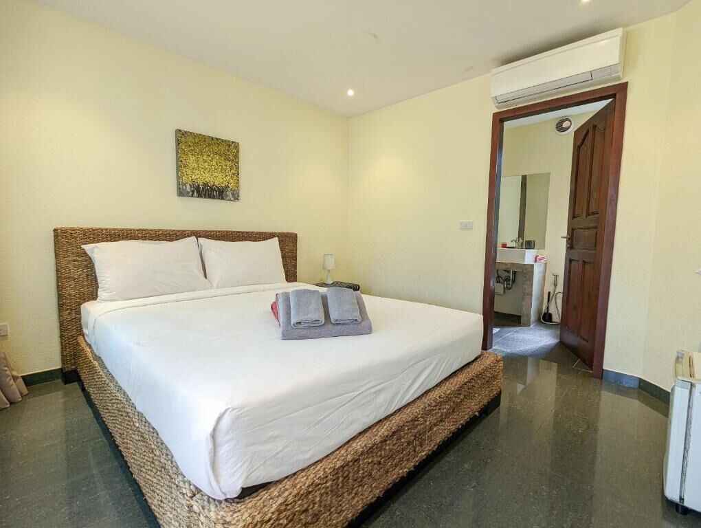 Vila, pemandangan kebun, di pinggir kolam renang | Brankas dan Wi-Fi gratis