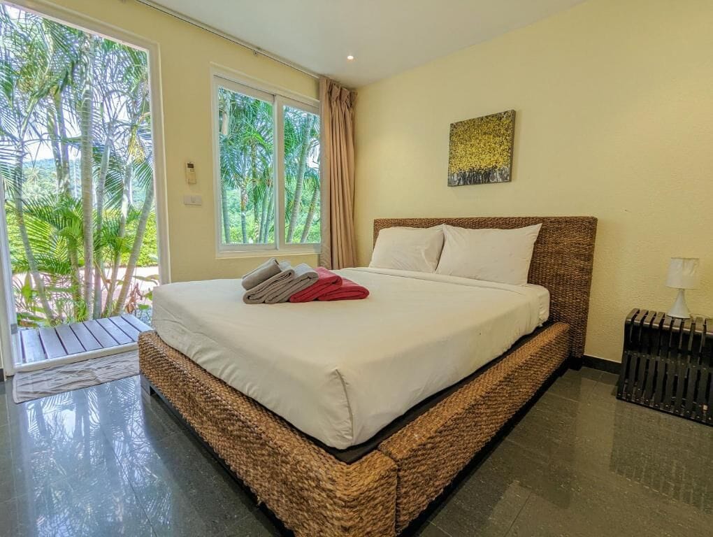 Huvila, näköala puutarhaan, uima-altaan luona | Tallelokero huoneessa, ilmainen Wi-Fi