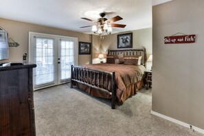 Escritorio, tabla de planchar con plancha, cuna de viaje y wifi gratis