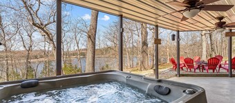 5BR Lakefront Lodge • Sleeps 14 • Hot Tub • Near Thunder Ridge