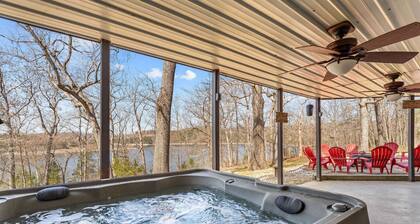 5BR Lakefront Lodge • Sleeps 14 • Hot Tub • Near Thunder Ridge