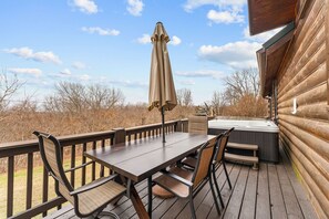 Outdoor dining - Pet-Friendly Hot Tub Cabin Near Thunder Ridge • Sleeps 8 (Ridgedale)