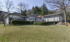 Exterior - 4BR Table Rock Lakefront Lodge w/ Hot Tub • Sleeps 12 • Near Branson  • Free Group Tickets (Blue Eye)