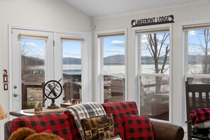 Interior - 4BR Table Rock Lakefront Lodge w/ Hot Tub • Sleeps 12 • Near Branson  • Free Group Tickets (Blue Eye)