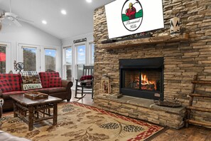 Interior - 4BR Table Rock Lakefront Lodge w/ Hot Tub • Sleeps 12 • Near Branson  • Free Group Tickets (Blue Eye)