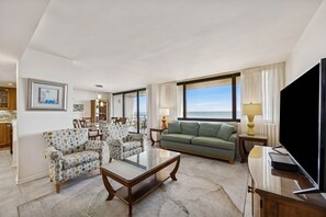 TV - Oceanview 3BR Condo - Beautiful Pool on Amelia Island (Fernandina Beach)