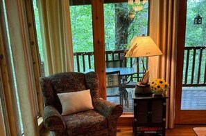 Smart TV, fireplace, video games - Mountain Joy: Free Tickets/ Jacuzzi/ Fireplace (Gatlinburg)