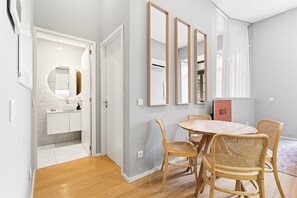 Dining - GuestReady - Charming central Porto retreat (Porto)