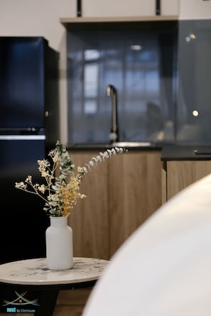 Luxury Studio | Private kitchen | Fridge, microwave, stovetop, cookware/dishes/utensils - CityHouse - Nest MK (Da Kao)