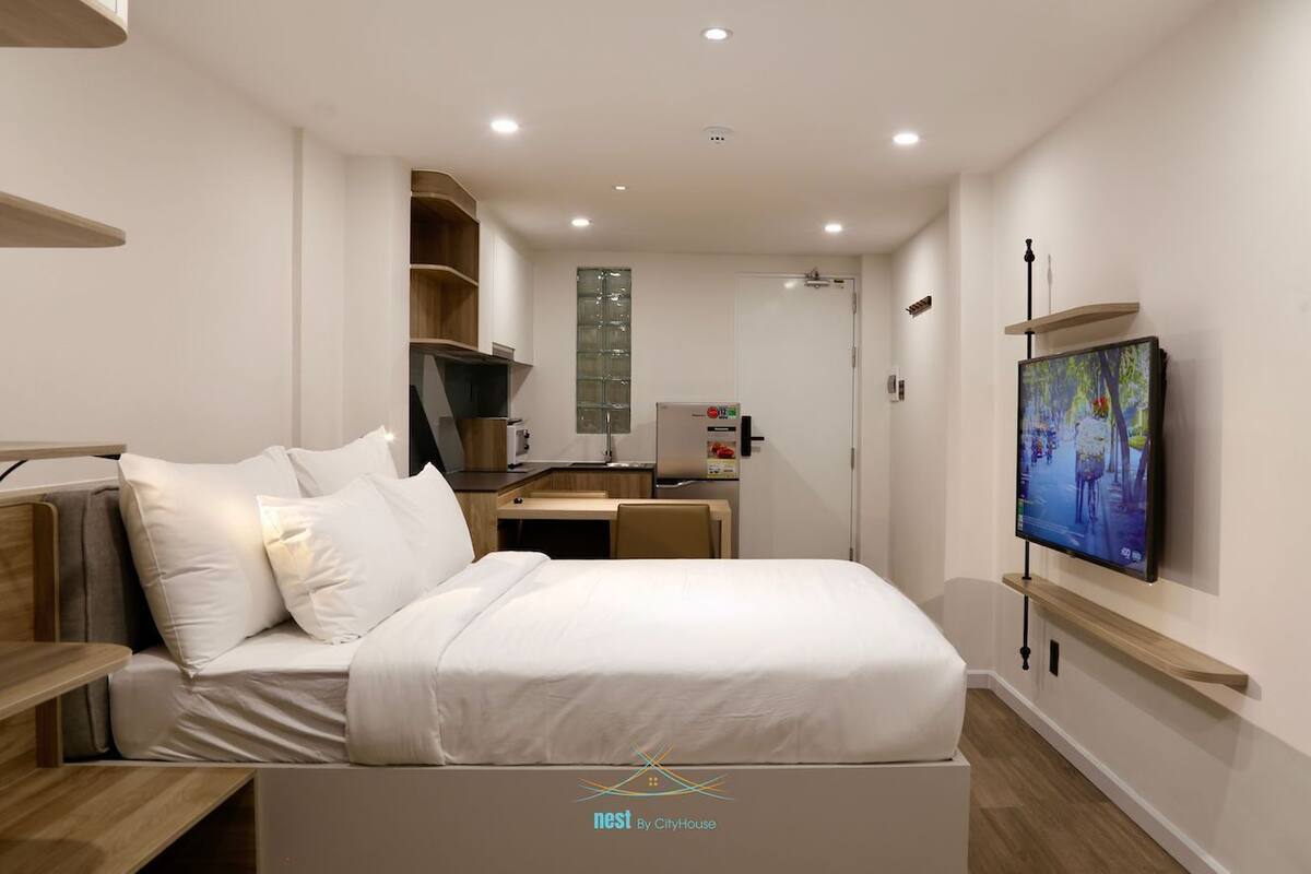 Standard Studio | Desk, free WiFi