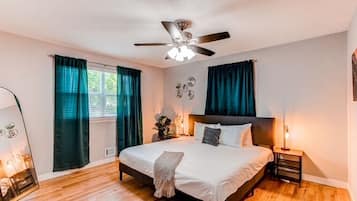 4 bedrooms, iron/ironing board, WiFi, bed sheets