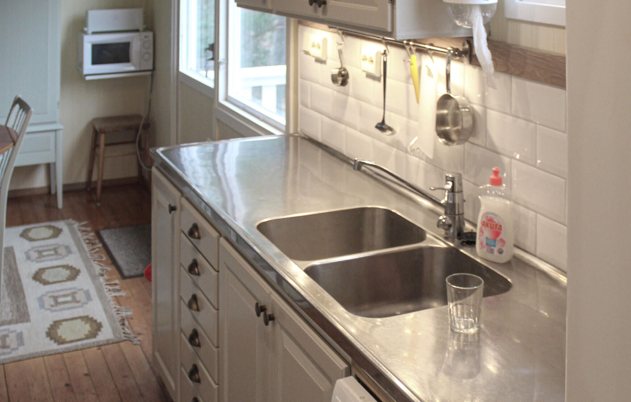 冷蔵庫、オーブン、コンロ、食器洗い機