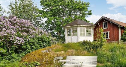 Beautiful home in Gräddö with WiFi