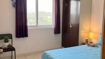 3 bedrooms, desk, free WiFi, bed sheets