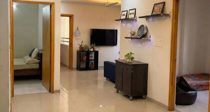 Golden Glow: Cozy 3BHK with Scenic Views at Financial District, Hyderabad
