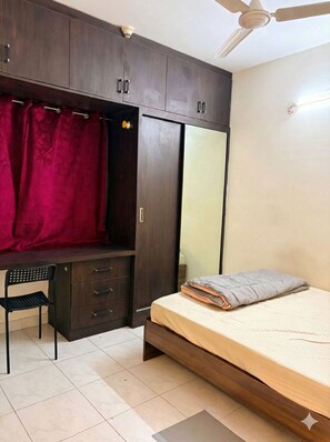 3 Schlafzimmer, Schreibtisch, kostenloses WLAN, Bettwäsche