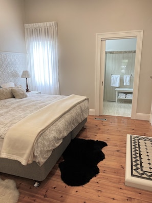 Iron/ironing board, internet, bed sheets