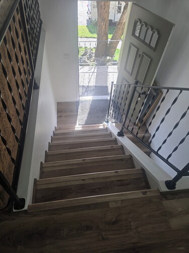 Seren city view retreat with yard and plenty of space for the whole family