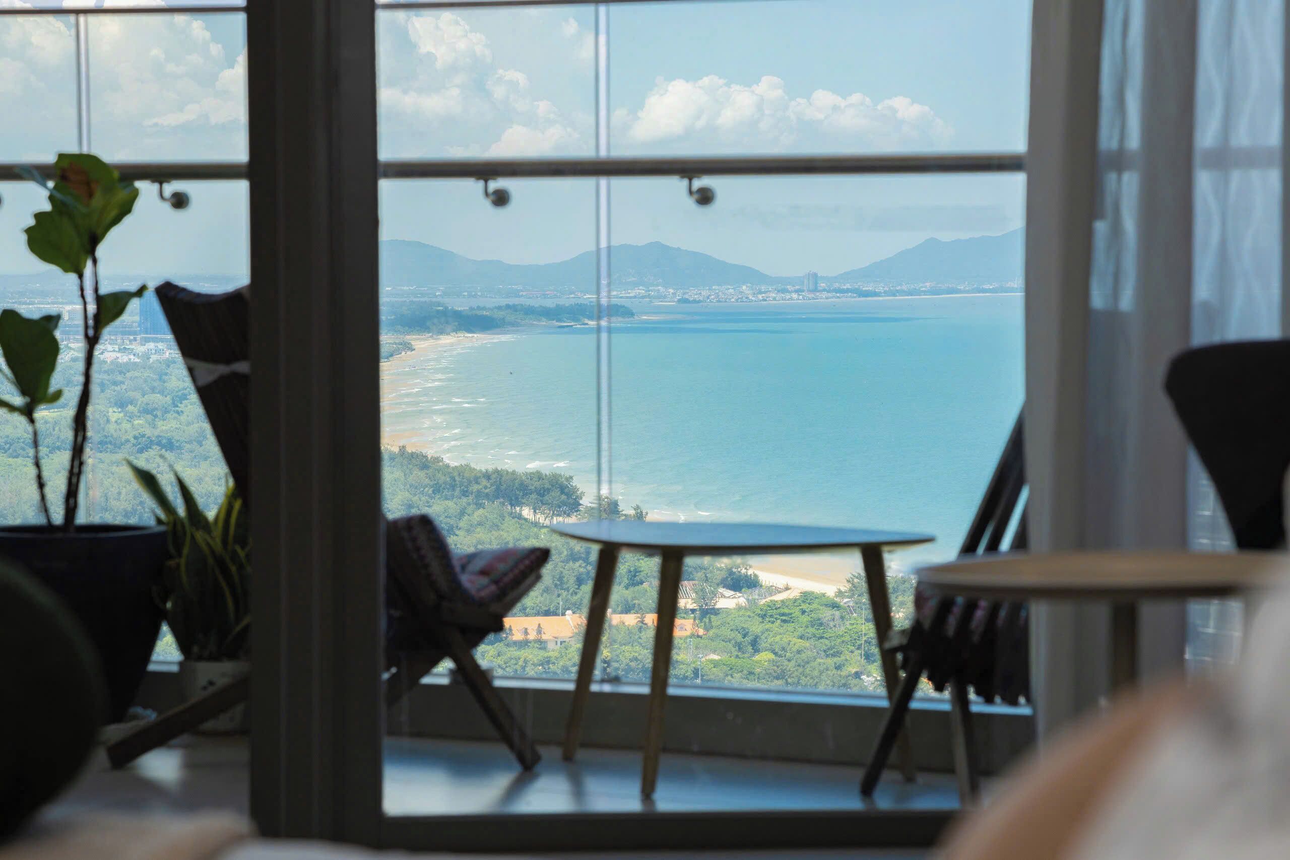 Studio Standard, vue port | Intérieur