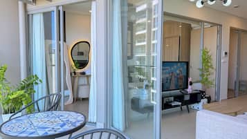 Apartment, 2 Bedrooms, Kitchenette, Garden View | Interior