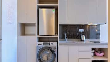 Apartment, 2 Bedrooms, Kitchenette, Garden View | Private kitchen