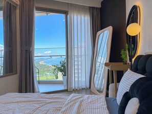 Apartamento, 2 quartos, cozinha americana, vista para o jardim | Escrivaninha, espaço de trabalho para notebook, Wi-Fi de cortesia