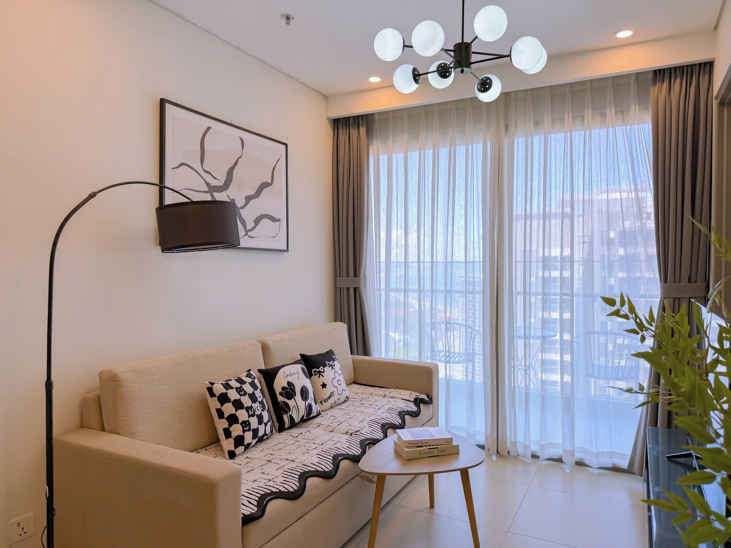 Huoneisto, 2 makuuhuonetta, keittotila, näköala puutarhaan | Oleskelualue