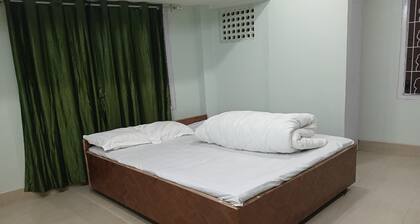 Mayra Lodge