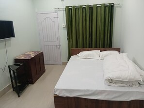 Deluxe Double Room, City View - Mayra Lodge (Guwahati)