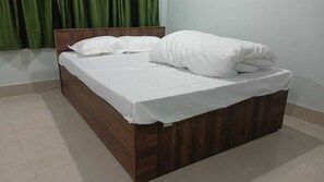 Deluxe Double Room, City View - Mayra Lodge (Guwahati)