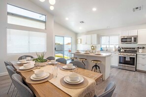 Dining - Spacious Group Vacation: Pool, Spa, Golf, Billiard (North Las Vegas)