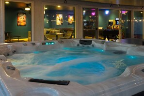 Interior - Vegas Stays with Games, Volleyball, and More! (North Las Vegas)