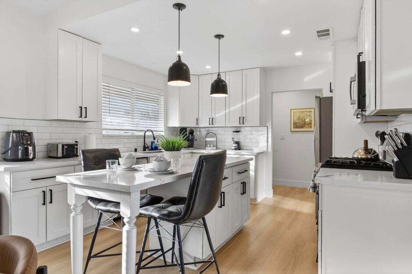 Frigorifero, microonde, forno, piano cottura