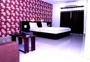 高级双人房, 城市景观 | 办公桌、免费 WiFi