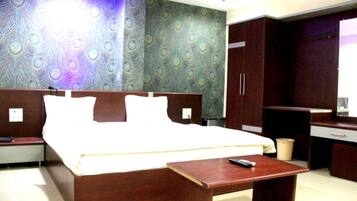 Superior Double Room, City View | Desk, free WiFi