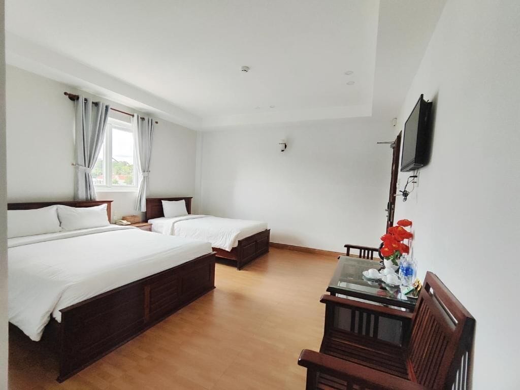 Deluxe Triple Room, City View