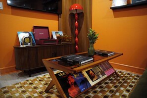 Interior - The Tangerine Retreat - Retro Dallas Downtown Vibe (Dallas)