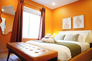 1 bedroom, iron/ironing board, WiFi, bed sheets - The Tangerine Retreat - Retro Dallas Downtown Vibe (Dallas)