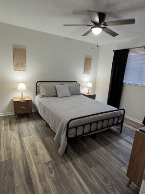 2 habitaciones, tabla de planchar con plancha, wifi y ropa de cama 