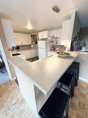 Private kitchen - Lakeview Home  with two balconies  lots of space for family, fun and adventure (Langford)