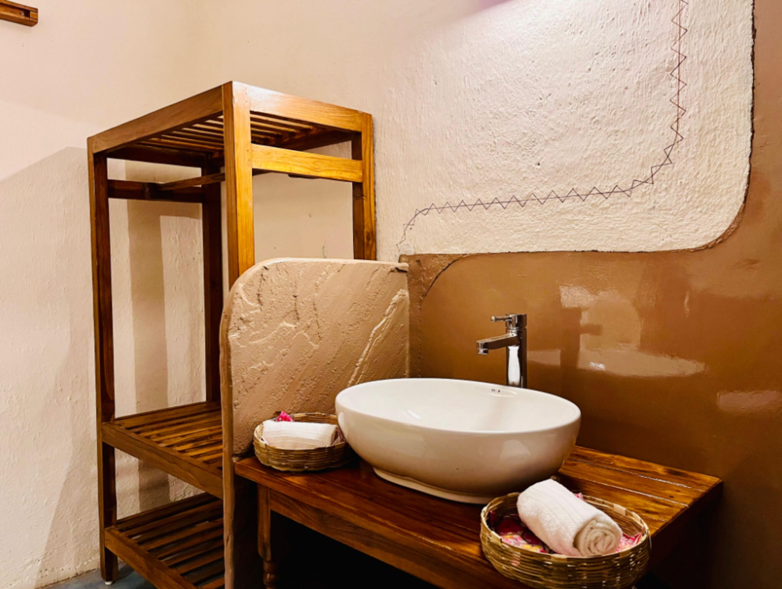 Deluxe Double Room, City View | Bathroom | Shower, free toiletries, towels