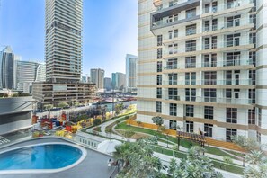 Pool - Sophisticated 1BR, Walk to Dubai Mall & Fountain - Dunya Tower, Downtown Dubai (Dubai)