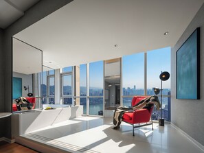 180° River View King Room (Window-side Private Hot Tub) | Down comforters, in-room safe, blackout drapes, soundproofing - SEYA Panoramic Hotel - Chongqing Cloud Eye - Managed by SEYA GROUP (Chongqing)