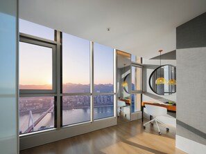 Habitación clásica con 2 camas individuales, vistas al río | Caja fuerte, cortinas opacas, sistema de insonorización