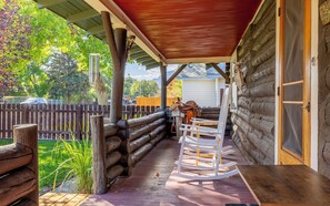 Terrace/patio - Historic 3 bedroom Cabin Downtown Cody Yellowstone (Cody)