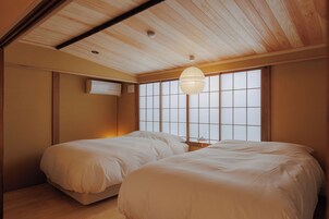 Minibar con artículos gratuitos, wifi gratis y ropa de cama