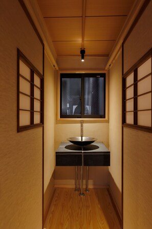 Economy Twin Room | Interior - NIPPONIA Niigata Furumachi Kagai (Niigata)