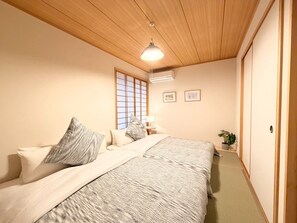 4 室のベッドルーム、アイロン / アイロン台、WiFi、ベッドシーツ