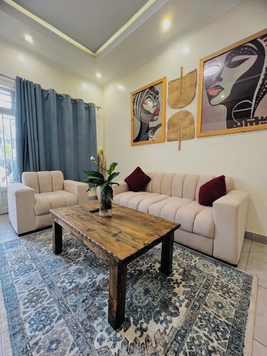 Spacious 2BR in Lively Neighborhood • Near Airport • Family Ready