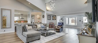 Private 1-Acre Hideaway, 2 Mi to Joe Pool Lake!